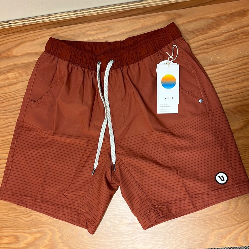 Brand New Mens Vuori Shorts (medium)